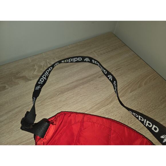 2018 Adidas Trefoil Red black padded Fanny Pack shoulder strap bag - Picture 3 of 4